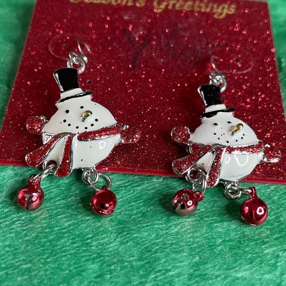 Charming Snowman Earrings in White and Black - Picture 3 of 13